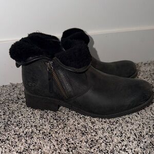 Ugg Booties Black Suede Sheepskin Lined Women’s Size 7